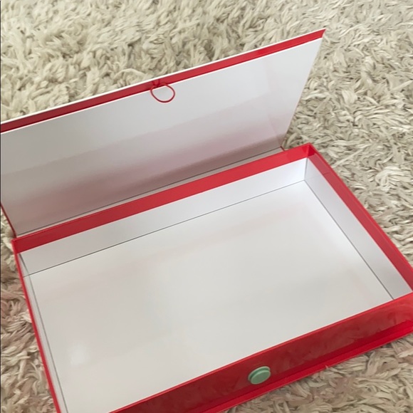 Clinique Holiday Limited Box - Picture 3 of 3